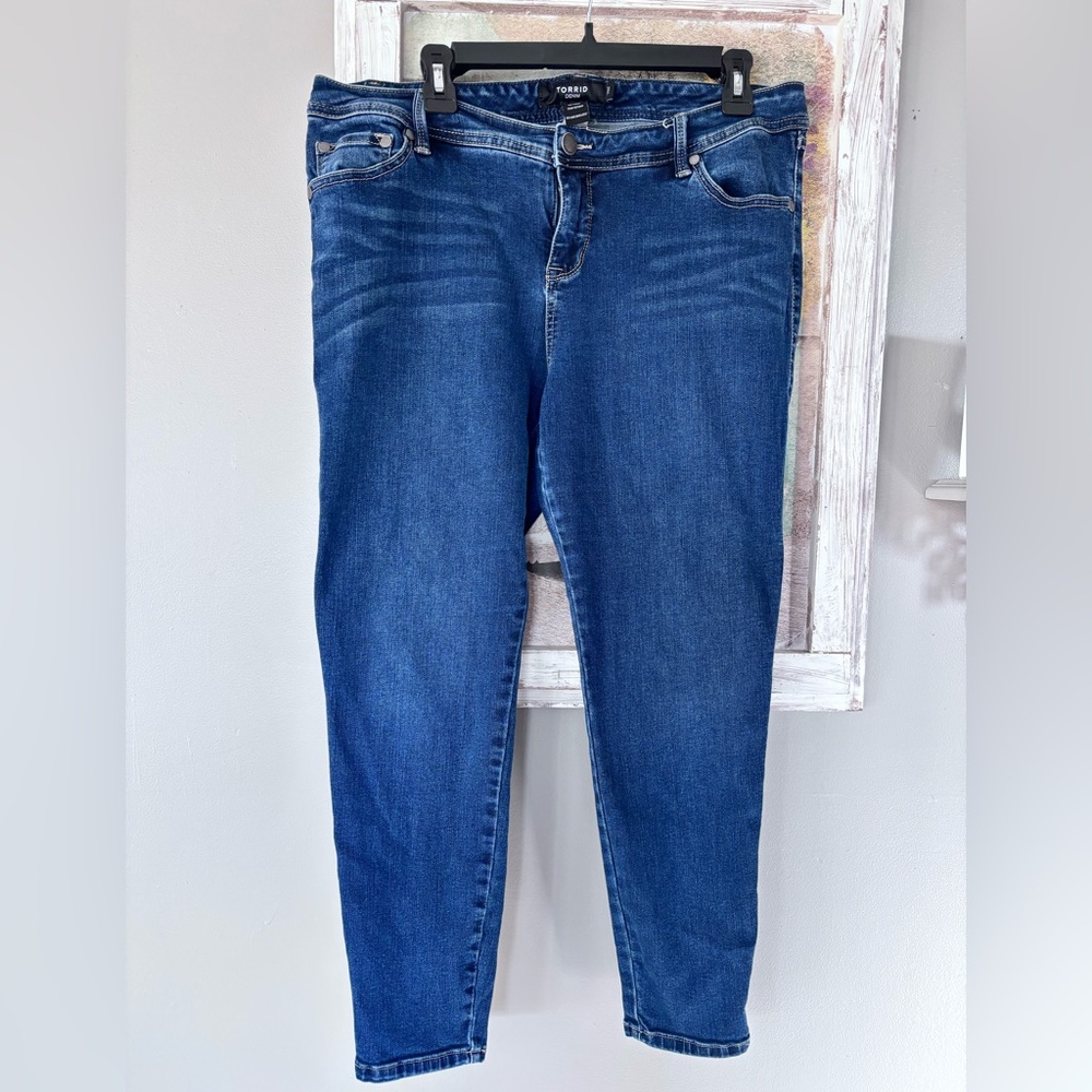 Torrid Skinny Mid-Rise Jeans 16S Stretch Great Trendy Jeans